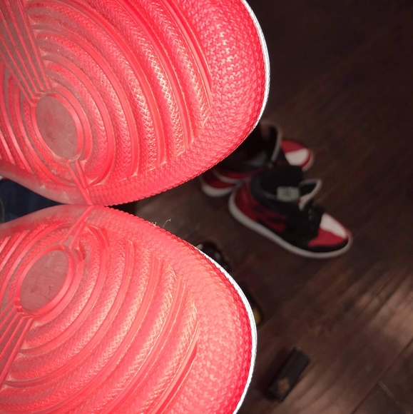 Jordan 1 Satin black toes - Picture 3 of 4